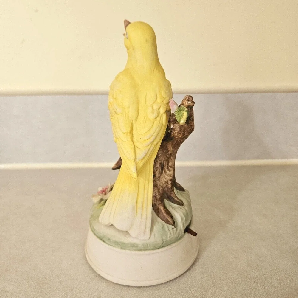 N/A vintage canary